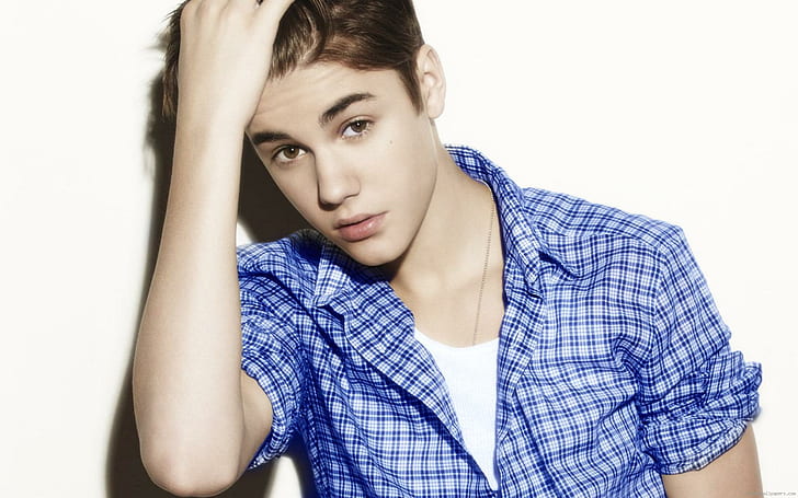 Justin Bieber blue shirt, justin bieber, justin, bieber, celebrity, music, singer, HD wallpaper