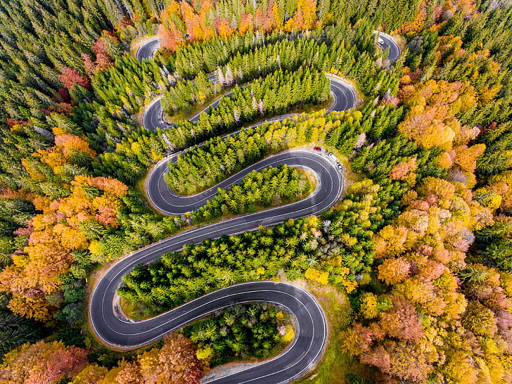 Трансилвания, криволичещ път, планини, Румъния, въздушен изглед, 4K, есен, HD тапет