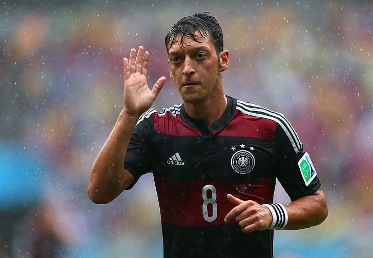 Mesut Ozil、Mesut Ozil、MesutÖzil、ドイツ、ドイツ、FIFA、サッカー選手、サッカー、スポーツ、2014年ワールドカップ、ブラジル、雨、降雨、 HDデスクトップの壁紙