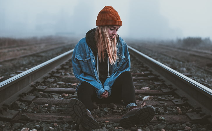 Alone Girl, Silent, Railroad, Girls, Girl, Woman, Lady, Sitting, Cold, Blonde, Foggy, Train, Quiet, Weather, Railroad, Tracks, hipster, traintracks, beanie, coldweather, HD wallpaper