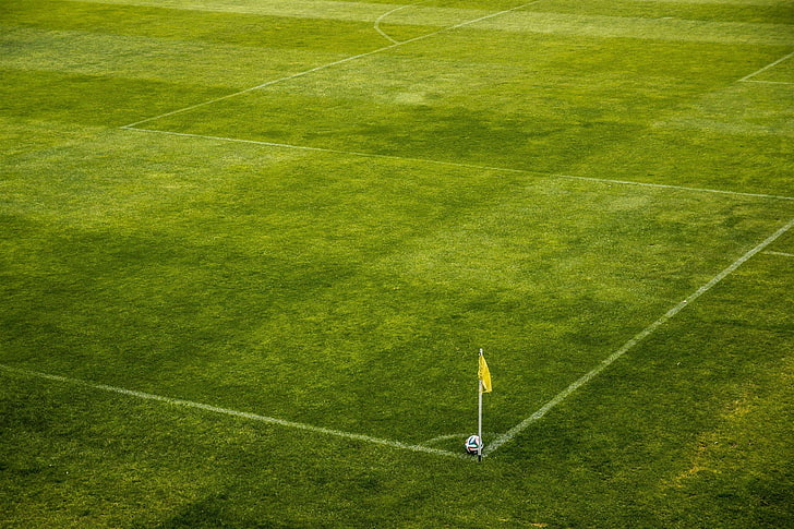 esquina, campo, bandera, fútbol, ​​hierba, verde, tono, formas, fútbol, ​​deporte, césped, imágenes de dominio público, Fondo de pantalla HD