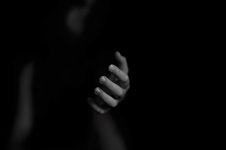 Händer, svartvitt, mörkt, kvinnans gråskalafotografering, händer, svartvitt, mörkt, HD tapet HD wallpaper