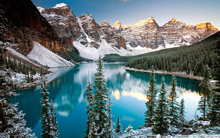 Alberta Kanada'da kış göl, dağlarla çevrili çam ağaçları ile çevrili mavi göl, Kış, Göl, Alberta, Kanada, HD masaüstü duvar kağıdı
