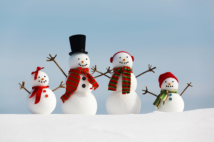 cuatro decoraciones de muñeco de nieve, invierno, nieve, vacaciones, familia, muñeco de nieve, feliz año nuevo, feliz Navidad, Fondo de pantalla HD