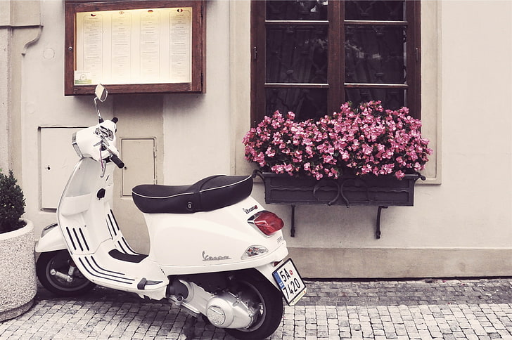 scooter de motor automático branco e preto, vespa, scooter, ciclomotor, flores, HD papel de parede