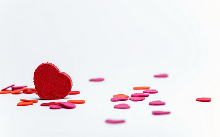 Red Hearts, cut-out heart merah dan oranye dalam fotografi fokus selektif, Love,, white, heart, background, Wallpaper HD