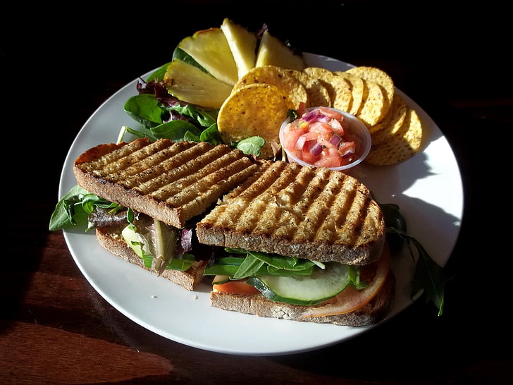 weiße Keramikplatte, Brot, Fleisch, Sandwich, Grün, Frühstück, HD-Hintergrundbild