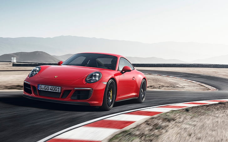Coche de lujo rojo en pista de carreras, Porsche 911 GTS, Carrera GTS, 2017, Fondo de pantalla HD