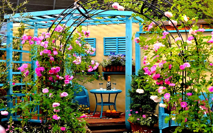 Ароматизирана градина, синя стоманена кръгла маса, релакс, маса, букети, роза, градина, столове, природа и пейзажи, HD тапет
