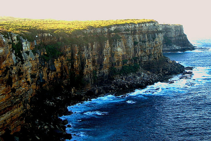 水域の横にある茶色と灰色の岩の崖、オーストラリア、オーストラリア、オーストラリア、茶色、水域、地理、緯度、経度、ジオタグ、コラロイビーチ、ニューサウスウェールズ、シドニー、マンリービーチ、崖、崖、トーマス、ロング、リーフ、NSW、グリフィスパーク、観光名所、写真、写真、写真、写真、ビルド、フリッカー、写真、フォトグラフ、GPS、海、自然、海岸線、岩-オブジェクト、風景、風景、大西洋、ビーチ、 HDデスクトップの壁紙