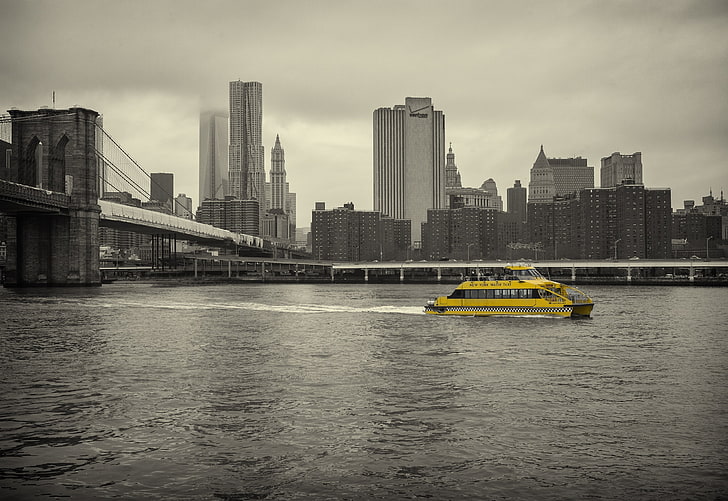 barco, amarillo, ciudad de Nueva York, EE. UU., taxi, río, paisaje urbano, puente de Brooklyn, coloración selectiva, Fondo de pantalla HD