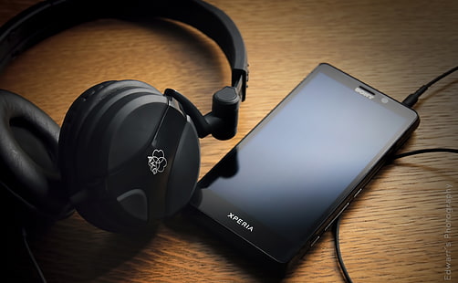 Xperia 및 AKG, 검은 색 Sony Xperia 스마트 폰 및 헤드폰, 컴퓨터, 하드웨어, HD 배경 화면 HD wallpaper
