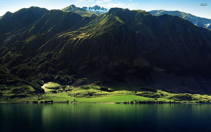 grüne Berge, grüne Berge während der Berge, Landschaft, Berge, See, Wasser, Natur, HD-Hintergrundbild