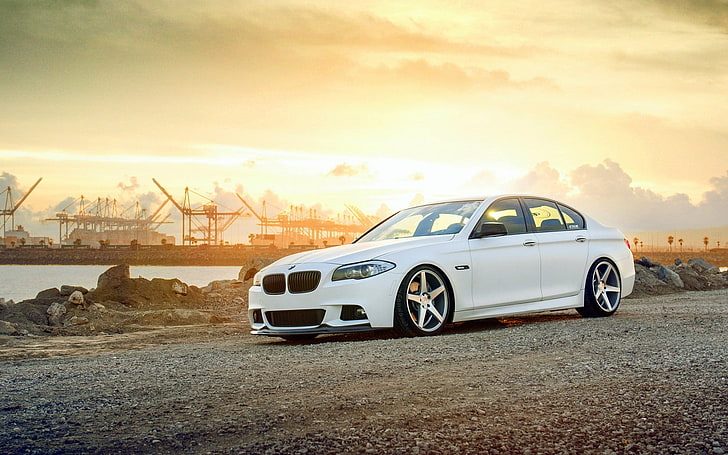 BMW F10 550i Car Tuning Parking Road, biały sedan BMW F10, Cars, BMW, Tapety HD