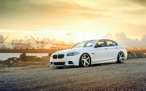BMW F10 550i Car Tuning Parking Road, vit BMW F10 sedan, Bilar, BMW, HD tapet HD wallpaper