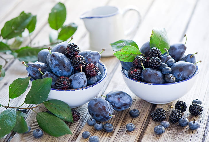 leaves, berries, table, plates, fruit, plum, BlackBerry, Anna Verdina, HD wallpaper