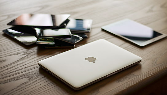 сребърен MacBook Pro, ябълка, macbook, ipad, смартфон, HD тапет HD wallpaper