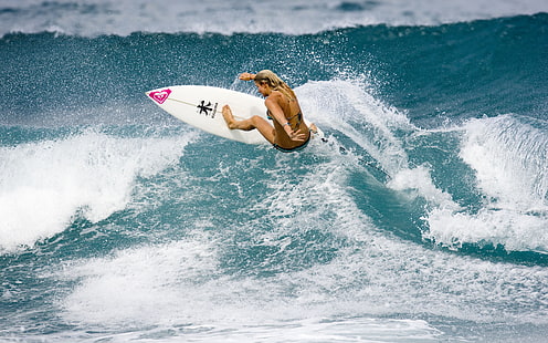 Surf ragazza, tavola da surf bianco e rosa, sport, surf, oceano, ragazza, surfista, Sfondo HD HD wallpaper