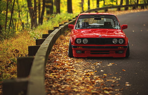 красная машина, дорога, осень, листья, бмв, е30, HD обои HD wallpaper