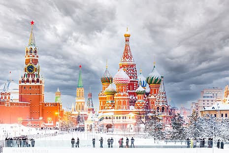  Moscow, Russia, Kremlin, Red Square, cathedral, winter, snow, people, sky, clouds, city, cityscape, HD wallpaper HD wallpaper