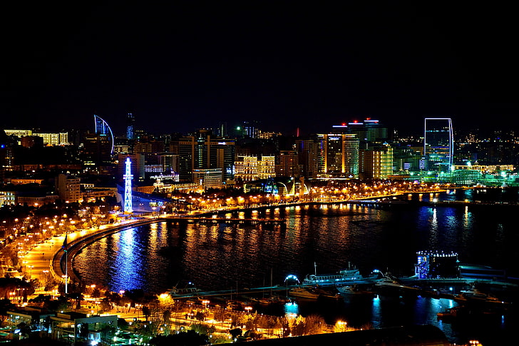 edifici della città durante la notte, notte, Azerbaigian, Baku, Sfondo HD