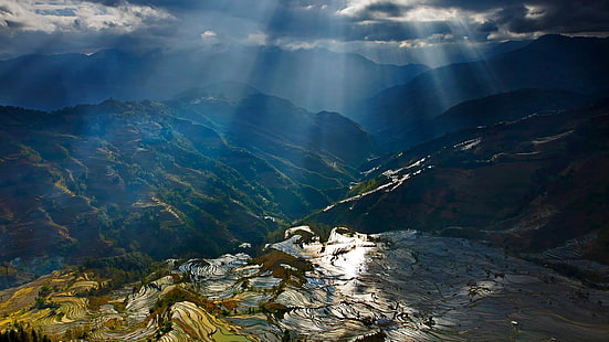 Yuanyang terrasses, montagnes, rayons de soleil, rizières, campagne de Chine, montagnes vertes, Yuanyang, terrasses, montagnes, soleil, rayons, riz, champs, Chine, campagne, Fond d'écran HD HD wallpaper