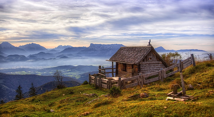коричневый деревянный стол со стульями, природа, пейзаж, туман, горы, домик, дача, забор, долина, трава, облака, Зальцбург, Австрия, HD обои