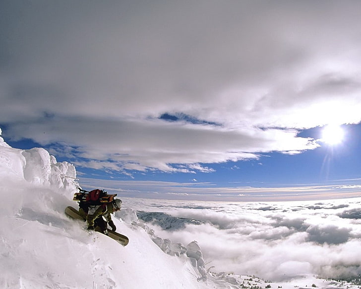 бело-черный сноуборд, вершина, сноуборд, спуск, небо, экстрим, высота, облака, HD обои