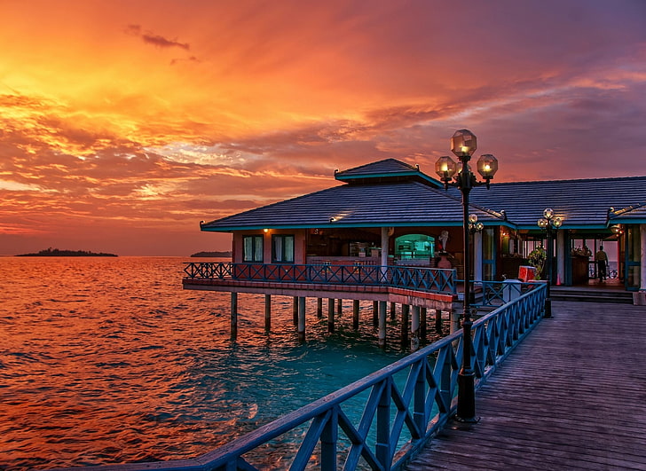 cottage house, Maldives, restaurant, sunset, sea, tropical, sky, walkway, clouds, lantern, fence, water, colorful, nature, landscape, summer, HD wallpaper