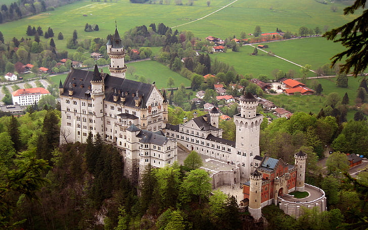 Изглед от югоизток към замъка Нойшванщайн, Бавария, Германия Тапет за работен плот Hd 3840 × 2400, HD тапет