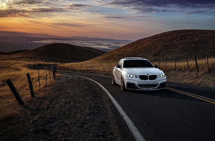 BMW M235i, biały samochód bmw, zachód słońca, przód, Vneels, BMW M235i, Avant, Garde, King Mountayns San ECE, Sonrise, Tapety HD