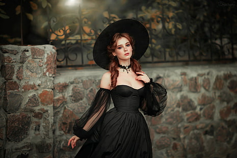 жени, червенокоса, модел, черна рокля, готика, жени с шапки, рокля, портрет, стена, HD тапет HD wallpaper