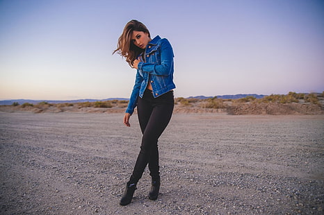 женская синяя джинсовая куртка, джинсовая ткань, женщины на улице, Tianna Gregory, HD обои HD wallpaper