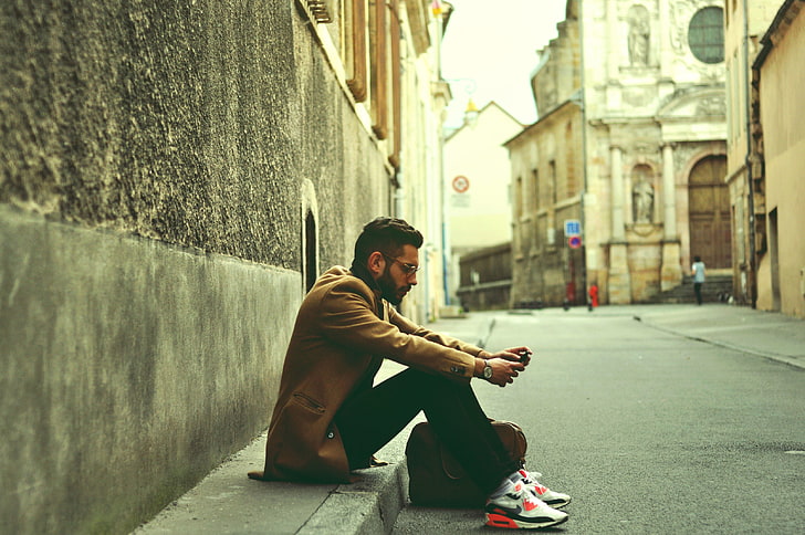 veste brune pour homme, homme, modèle, hipster, rue, ville, Fond d'écran HD