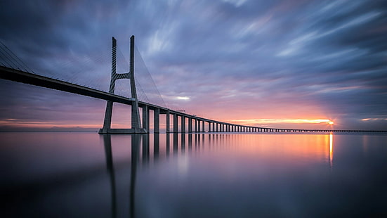 мост, залез, небе, размисъл, хоризонт, облак, спокойствие, вода, здрач, мост на Васко да Гама, вечер, атмосфера, Лисабон, Португалия, HD тапет HD wallpaper