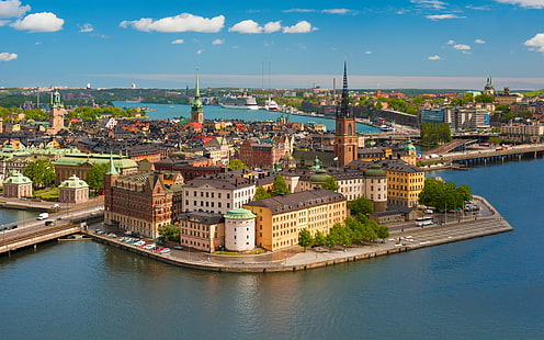Sztokholm, Szwecja, wyspa Riddarholmen, brązowy niski budynek, panorama, Szwecja, nabrzeże, Sztokholm, rzeki, budynki, wyspa Riddarholmen, Stare Miasto, Gamla Stan, kościół Riddarholmen, mosty, Tapety HD HD wallpaper