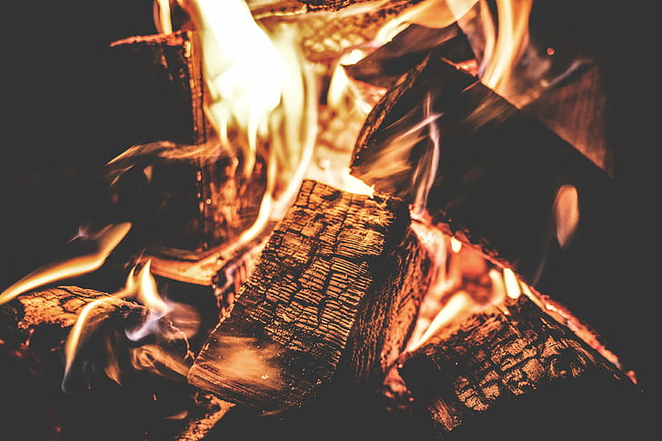たき火 A 燃える 燃える キャンプファイヤー 暗い 火 煙 Fire Hdデスクトップの壁紙 Wallpaperbetter