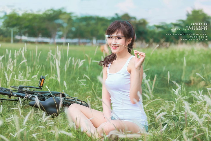 Porträt, Asiatisch, Frauen, Vietnam, brünett, lächelnd, Betrachter betrachtend, Frauen mit Brille, weißes Hemd, Fahrrad, HD-Hintergrundbild