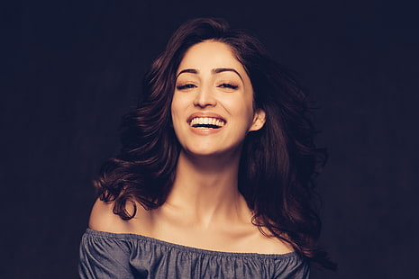 Yami Gautam, actrice, sourire, portrait, 4 k, Fond d'écran HD HD wallpaper
