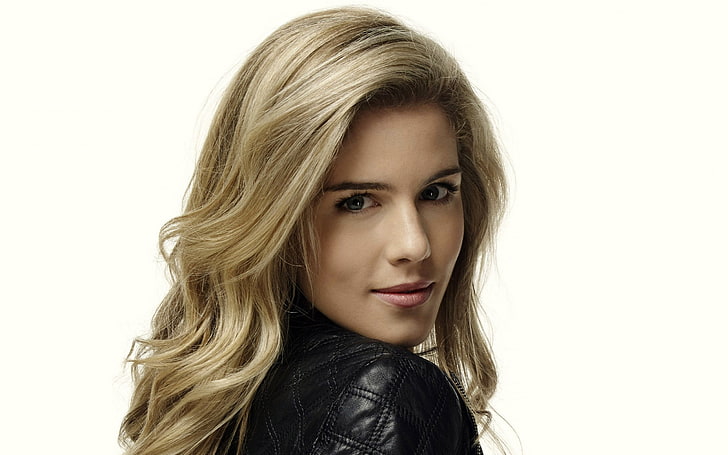 Emily Bett Rickards, actress, women, blonde, celebrity, simple background, Felicity, Arrow (TV series), leather jackets, white  background, looking at viewer, HD wallpaper
