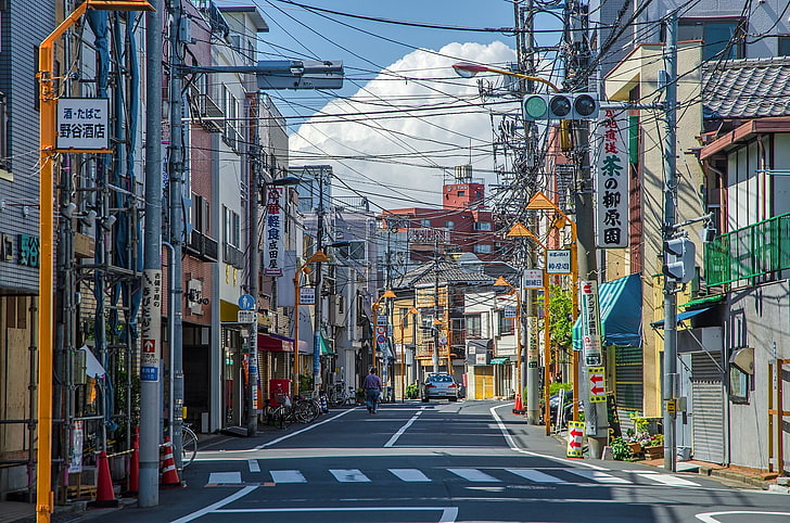 chaussée grise et blanche, à l'extérieur, rue, urbain, ville, Japon, Tokyo, bâtiment, signes, ciel, nuages, Fond d'écran HD