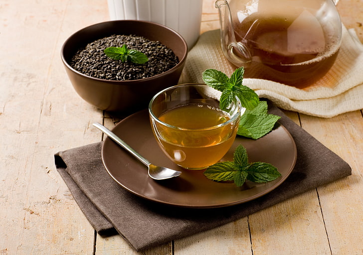 taza de té de vidrio transparente, té, menta, hojas, tetera, cuchara, tazón, Fondo de pantalla HD