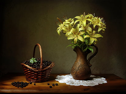 blommor, bord, korg, lilja, bär, vas, stilleben, vinbär, gul, HD tapet HD wallpaper