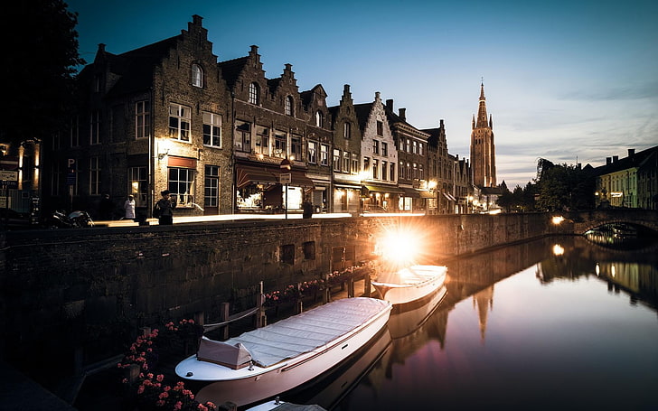 ชุดโต๊ะอาหารไม้สีน้ำตาล, การถ่ายภาพ, พลบค่ำ, เมือง, ในเมือง, บ้าน, คริสตจักร, อาคาร, น้ำ, แม่น้ำ, การสะท้อน, ตัวเมือง, เรือ, Bruges, Brugge, วอลล์เปเปอร์ HD