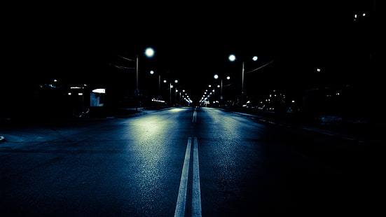 검은 도로, 가로등, 거리, 파랑, 젖은 거리, 밤, 어둠, 도시, HD 배경 화면 HD wallpaper