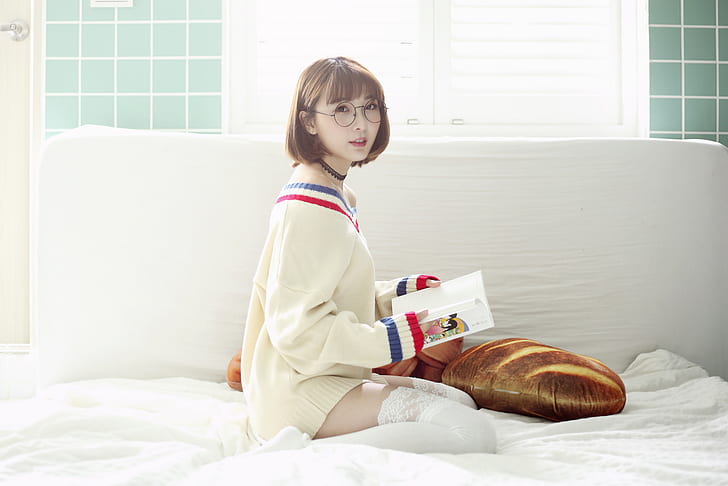 Asian, women, model, brunette, fake glasses, looking at viewer, portrait, indoors, in bed, kneeling, sweater, stockings, white stockings, necklace, books, pillow, side view, women indoors, HD wallpaper