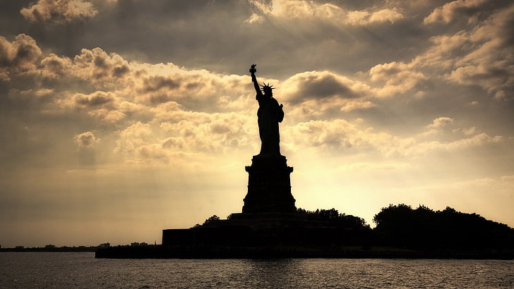 تمثال الحرية ، نيويورك ، تمثال الحرية ، نهر ، المساء، خلفية HD