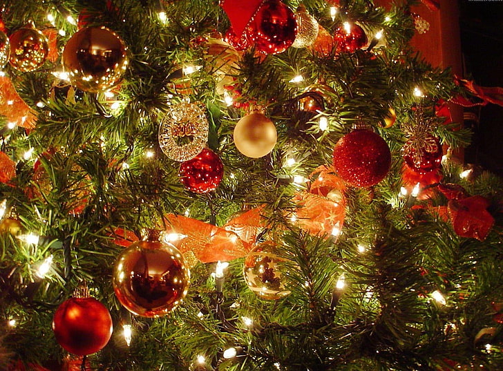 bauballs de Navidad amarillo y rojo], árbol de navidad, decoraciones navideñas, guirnaldas, año nuevo, celebración, Fondo de pantalla HD