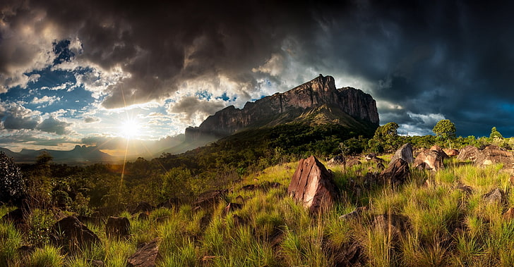 скалиста планина, природа, пейзаж, планини, трева, облаци, залез, дървета, храсти, небе, слънчеви лъчи, Венецуела, HDR, отблясъци на обектива, скала, скала, поле, гора, планината Рорайма, HD тапет