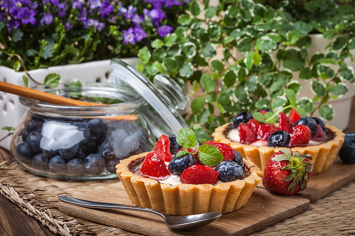berries, blueberries, strawberry, basket, dessert, sweet, cream, delicious, tart, tartlet, HD wallpaper